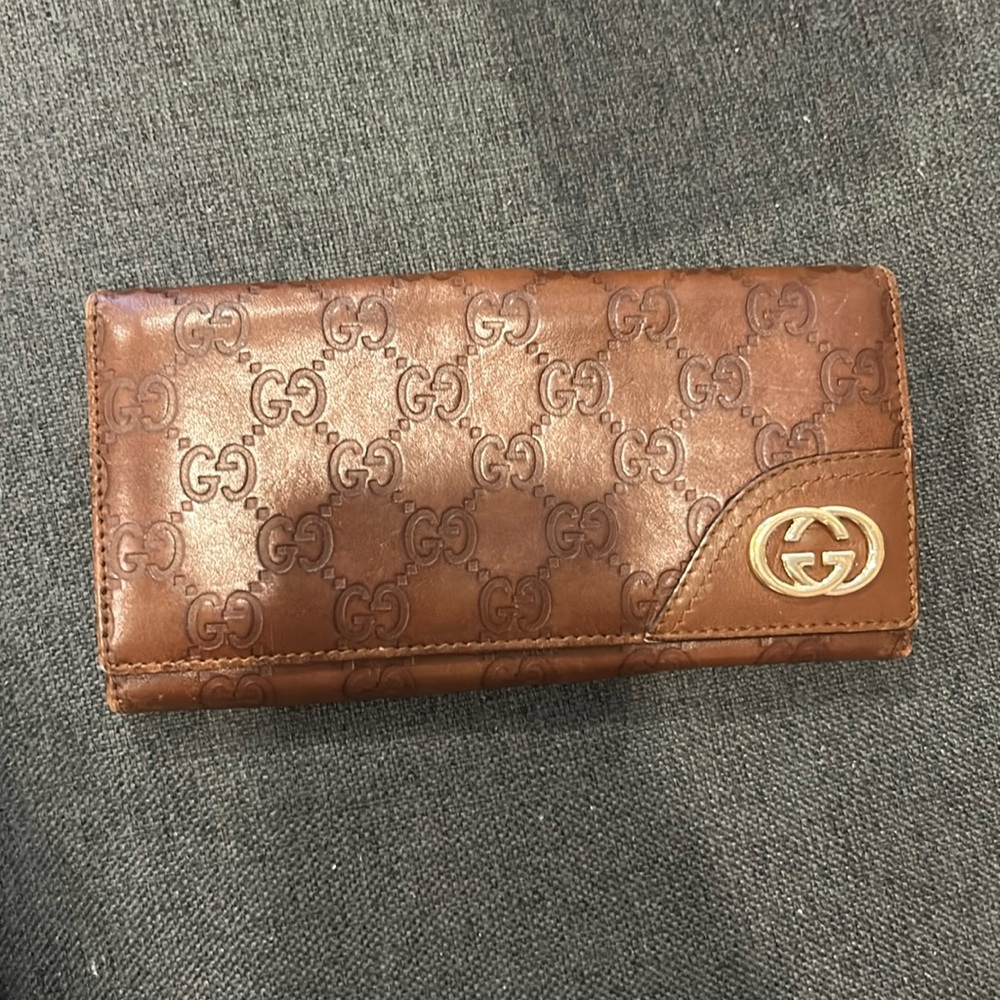 Gucci leather long wallet with good hardware